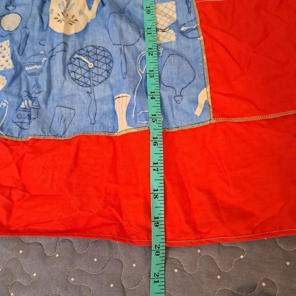 Red and blue half apron - Picture 3 of 4